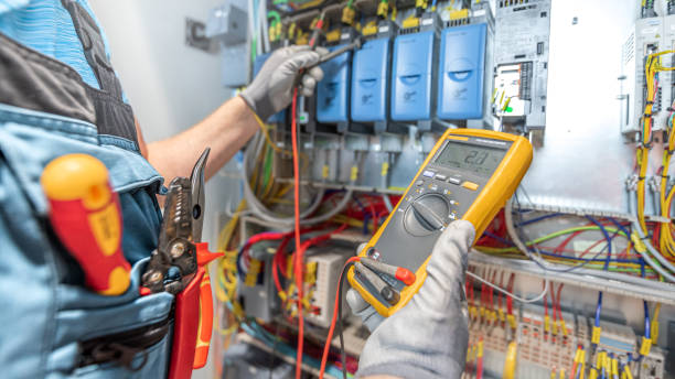 Best Commercial Electrician Services  in El Valle De Arroyo Seco, NM